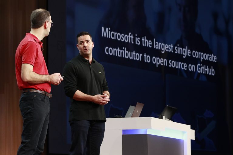 Microsoft EVP Scott Guthrie and Jason Warner, senior vice president of technology at GitHub, at Microsoft Build 2018 (Quelle Microsoft)