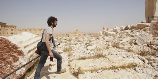 Bild von Yves Ubelmann, Gründer und CEO von Iconem, bei der Arbeit in der syrischen Stadt Palmyra.