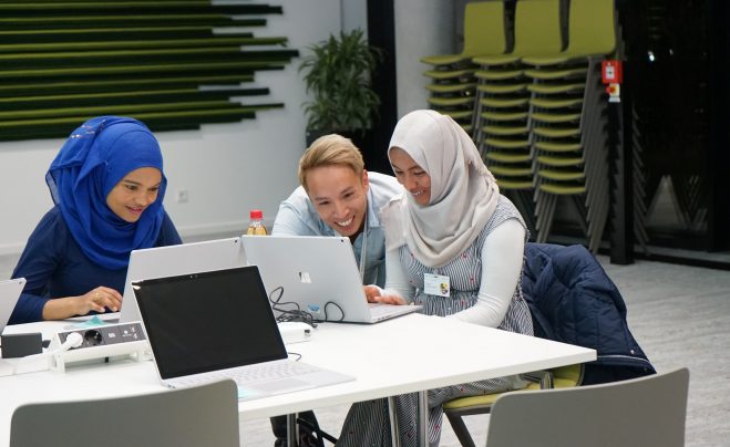 Microsoft Aspires teach young refugees Microsoft Office