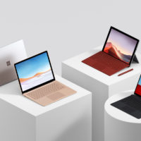 Diverse Laptops vor weißem Hintergrund