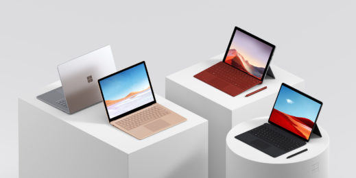 Diverse Laptops vor weißem Hintergrund