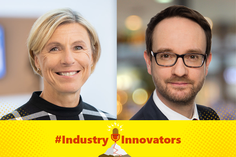 Abgebildet sind die zwei Podcast-Gäste Henno Lückermann und Claudia Hartwich. Ebenfalls zu sehen ist das Logo des Podcasts Industry Innovators