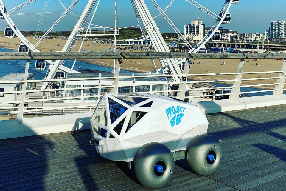 Der BeachBot in Scheveningen. Niederlande