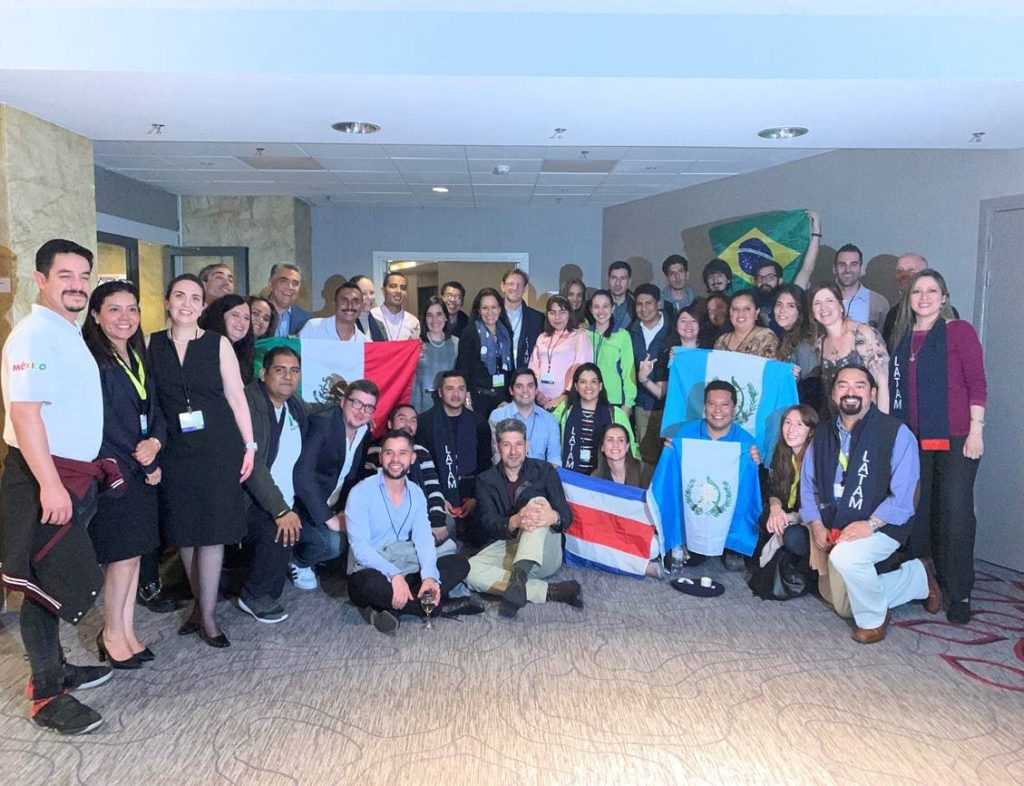 Luciano Braverman, Director de Educación para Microsoft Latinoamérica, con educadores latinoamericanos en E2 2019