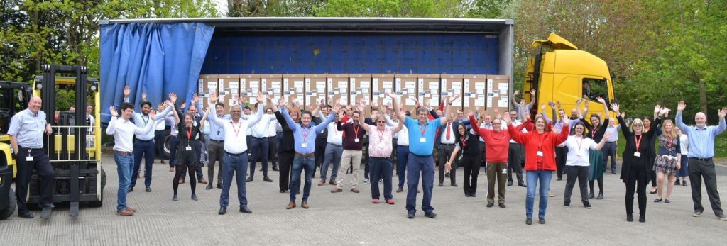Trabajadores celebran los primeros respiradores Penlon en camino a NHS