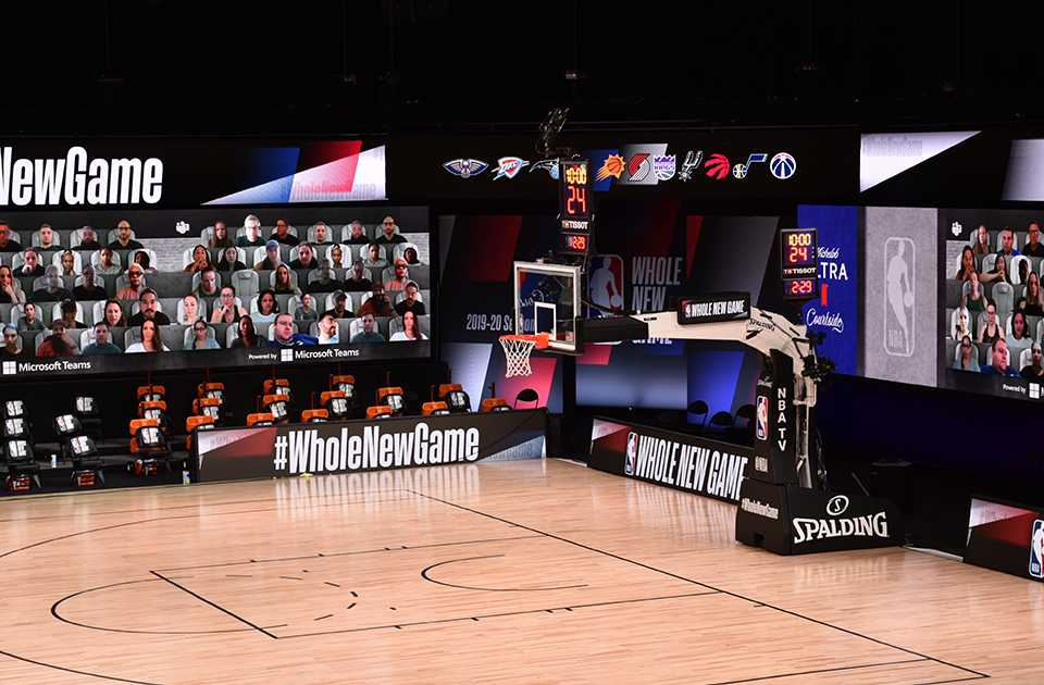 Imagen de una cancha de basquetbol de la NBA.