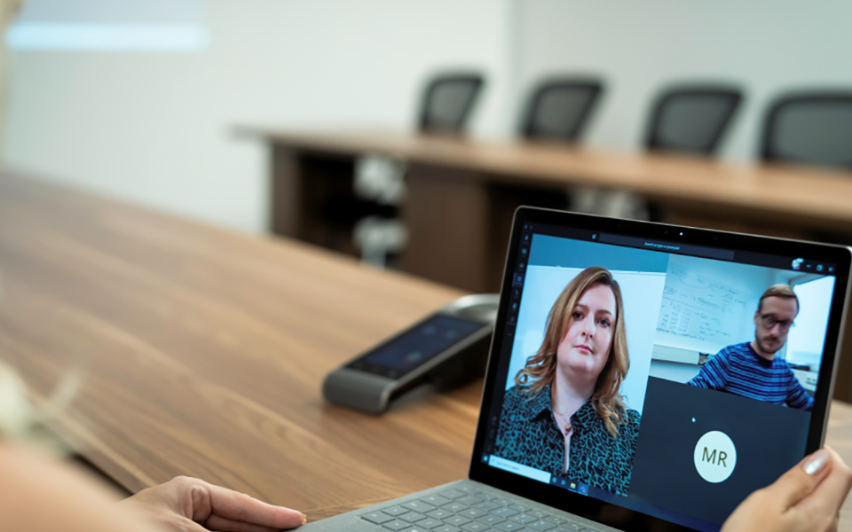 Increíbles experiencias de sala de reunión: Presentamos las nuevas Microsoft  Teams Rooms Standard y Premium - News Center Latinoamérica
