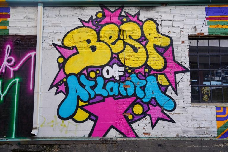 Colorido mural que dice Best of Atlanta