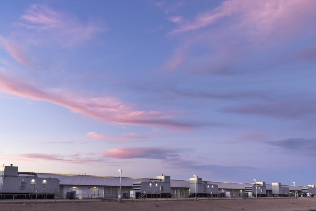 Fotografía de un centro de datos de Microsoft en la región de Phoenix, Arizona