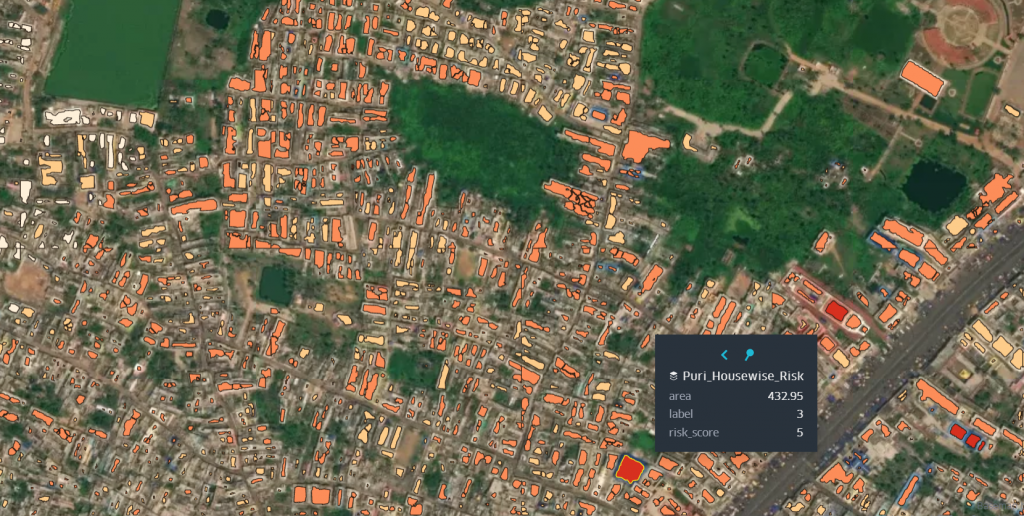 Una imagen satelital de Puri con el perfil de riesgo de Cyclone Yaas para casas individuales generada por el modelo de IA de Sunny Lives.