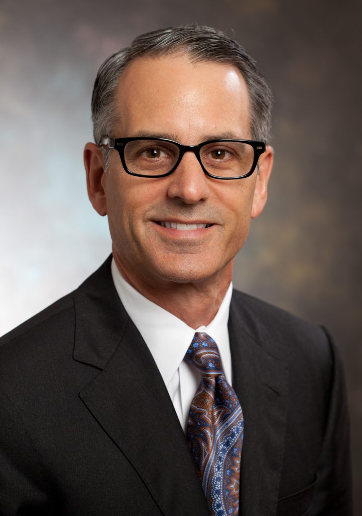 Retrato de Peter Schulam, jefe de la Oficina de Innovación Digital de Johnson & Johnson Medical Devices Companies.