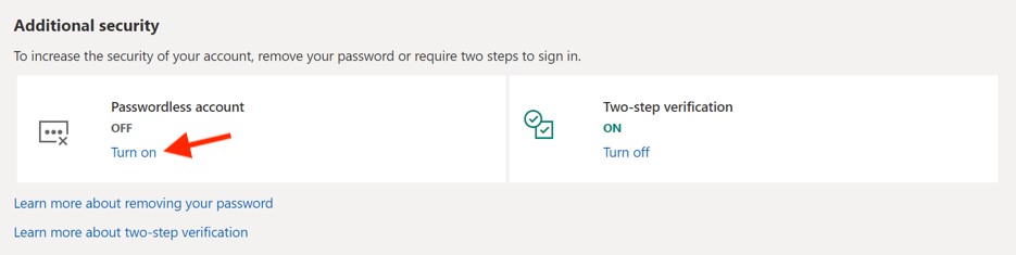 La interfaz de usuario de la aplicación Microsoft Authenticator proporciona instrucciones sobre cómo activar la opción de cuenta sin contraseña.
