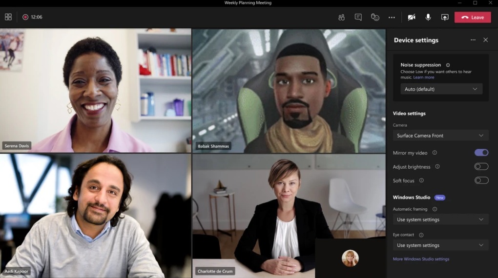 Reunión de Microsoft Teams con un avatar de Mesh.