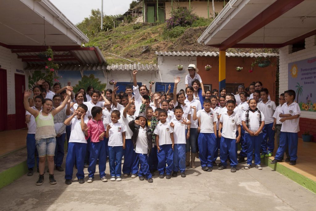 Niños en una escuela en América Latina