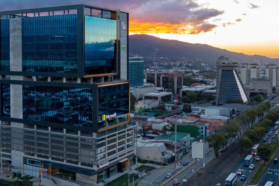 Panorámica de las oficinas de Microsoft en Costa Rica