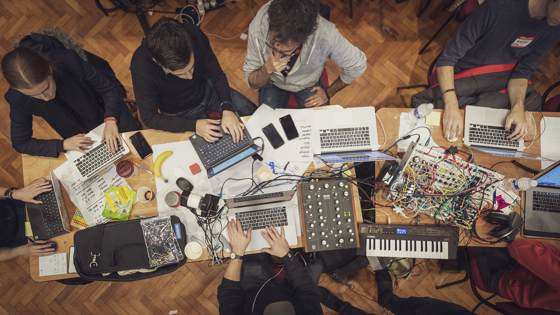 Participantes do Abbey Road RED Hackathon em novembro de 2018.