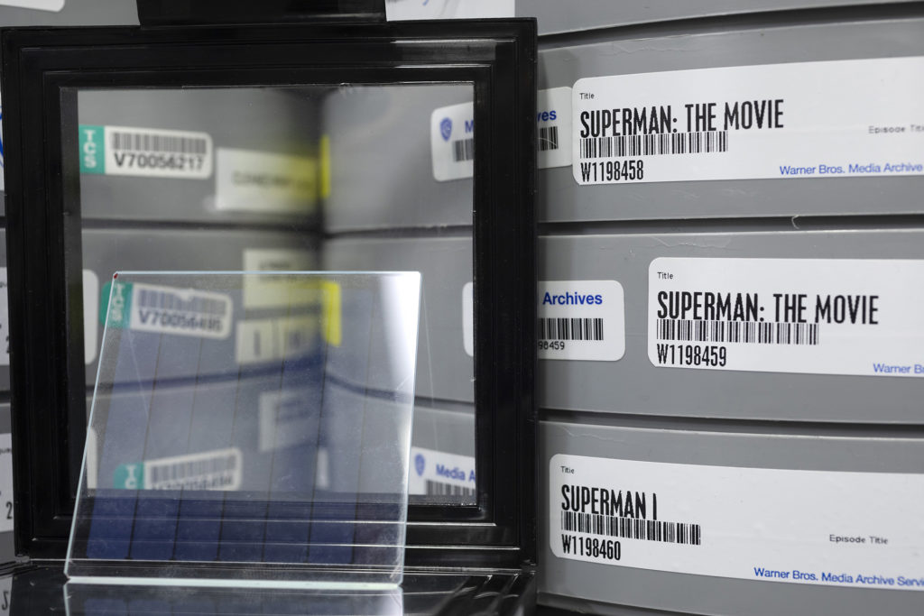 O filme “Superman” armazenado em bobinas de filme e em vidro.