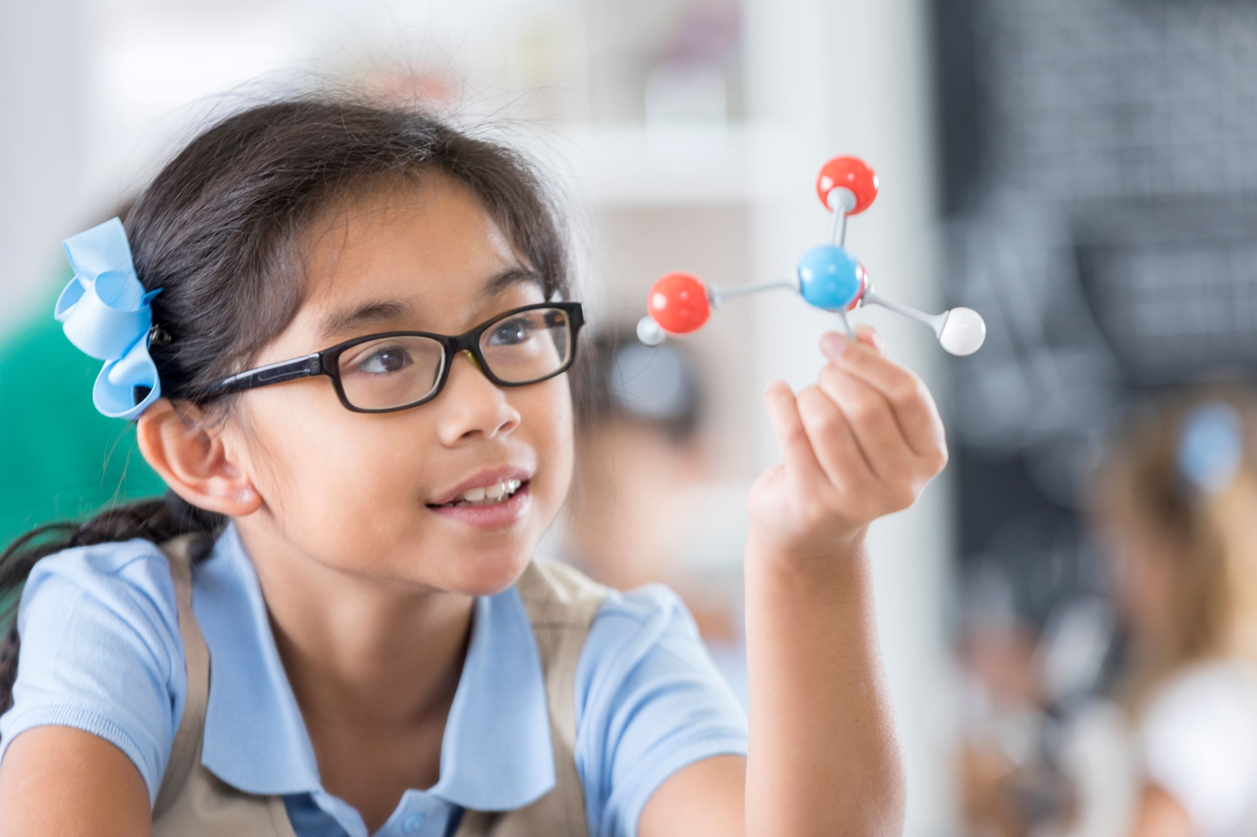 girl looking at molecular structure