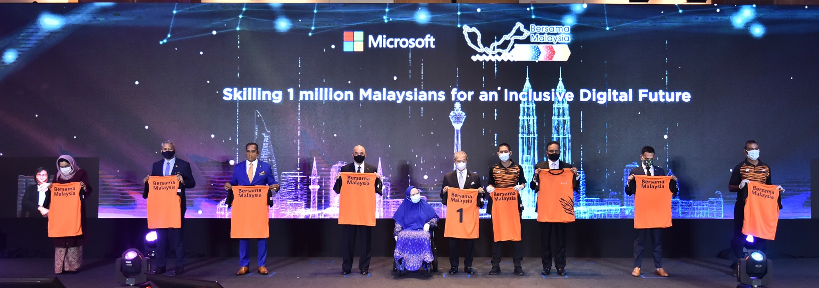 “Bersama Malaysia” initiative also includes Public-private Partnerships to skill an additional 1 million Malaysians by end of 2023. Seen on-stage are members from National Blind Football team, Microsoft will work to digitally upskill them 