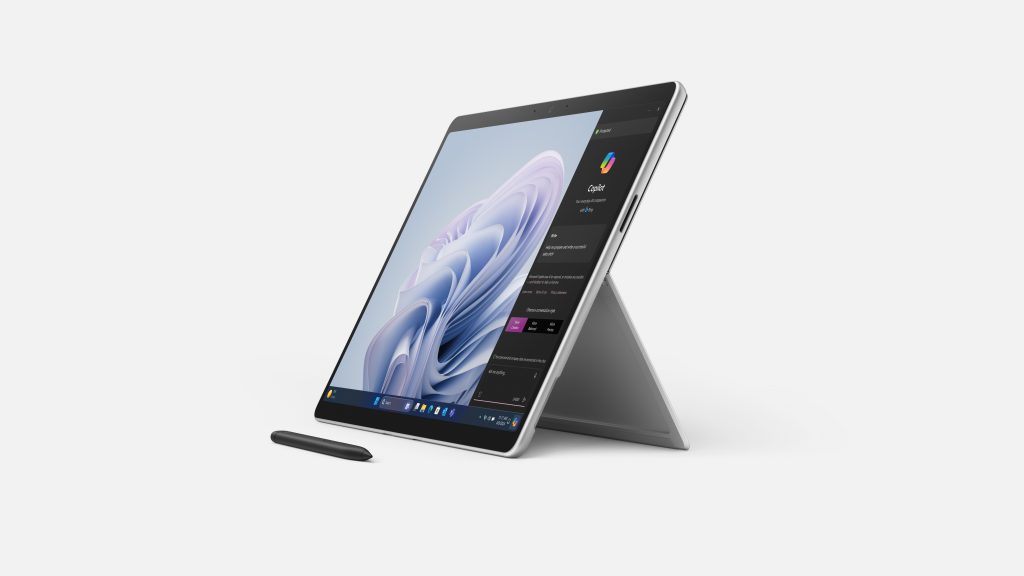 Surface Pro 10 Business, näyttö ja kynä.