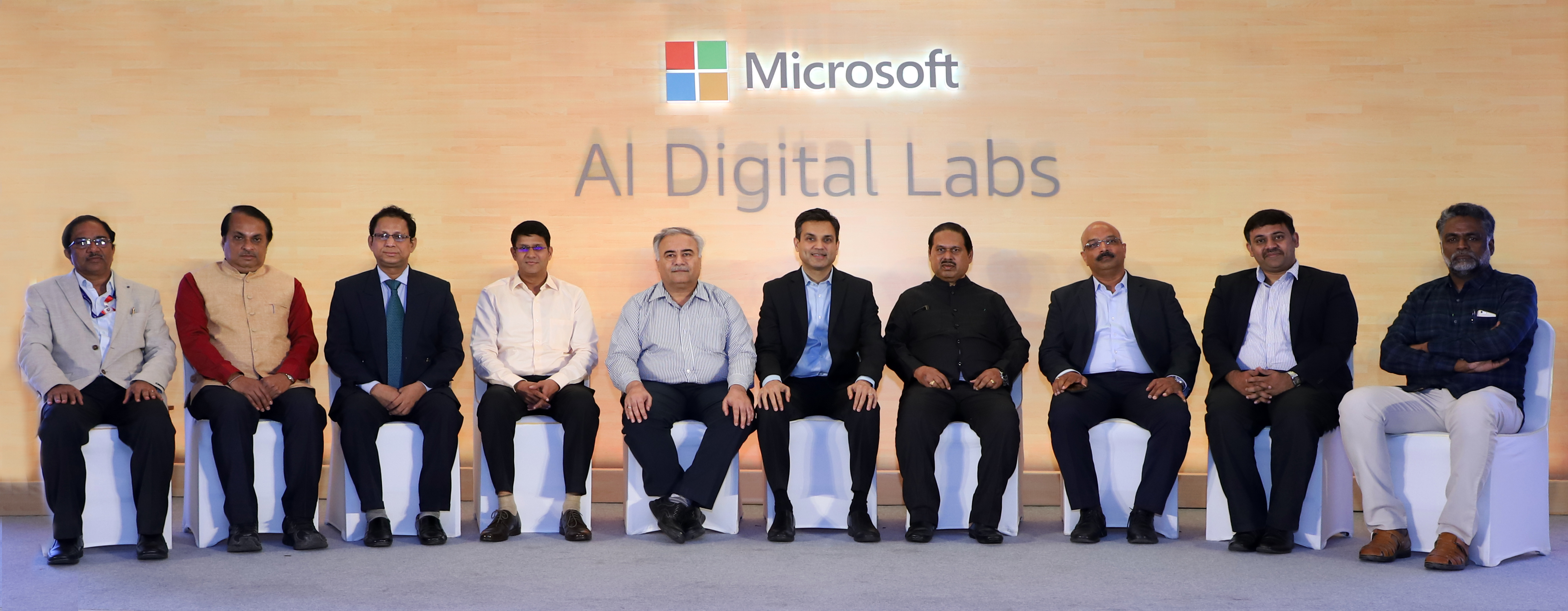 Microsoft India President Anant Maheshwari with the heads of collaborating institutes