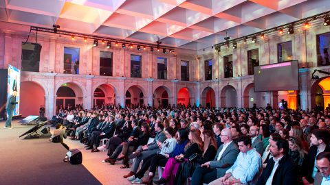 Picture of a seated crowd at an event, Building the Future, held in Lisbon