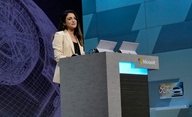Раана Амджади, менеджер по продакт-маркетингу Microsoft Teams на Microsoft Ignite 2017.