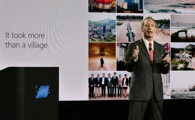 Брэд Смит, исполнительный вице-президент Microsoft рассказывает о подводном кабеле Marea (22 сентября, Вирджиния).