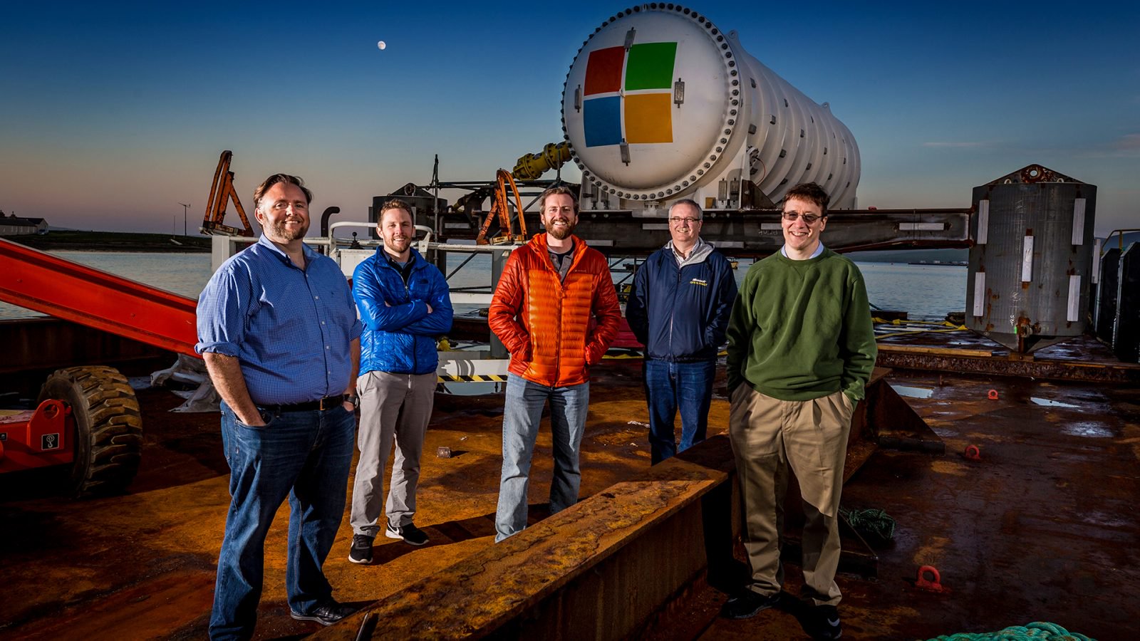 Команда Microsoft Project Natick (слева направо): Майк Шепперд, старший R&D-инженер, Сэм Огден, старший инженер-программист, Спенсер Фауэрс, страший технический специалист, Эрик Петерсон, исследователь, Бен Катлер, менеджер проекта. Фото: Скотт Эклунд /Red Box Pictures.