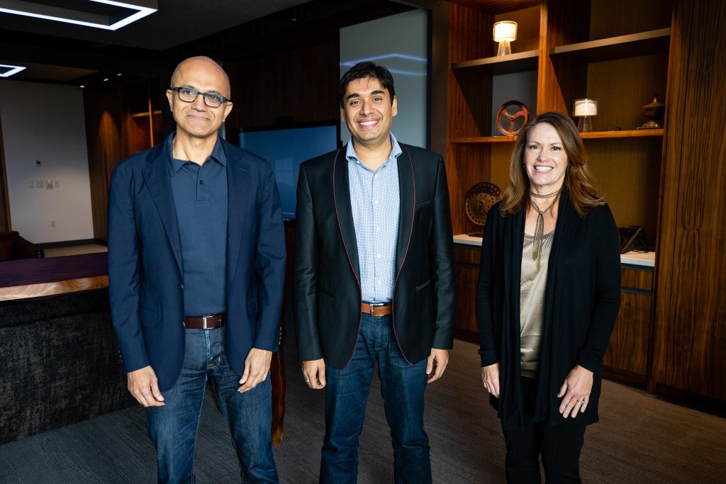 Слева направо: Сатья Наделла, CEO Microsoft, Нейвин Тюари, основатель и CEO InMobi, Пегги Джонсон, исполнительный вице-президент подразделения Microsoft Business Development