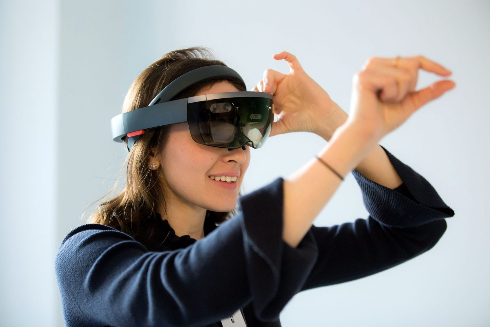 Первое знакомство с дополненной реальностью в очках Microsoft HoloLens