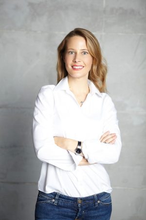 Алена Бабушкина директор бизнес-группы по работе с потребительским сегментом по России и СНГ в Microsoft