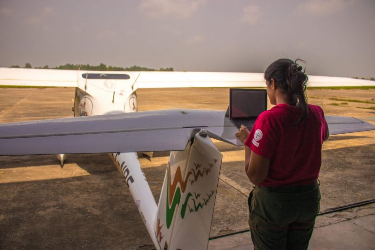 22-летняя Аарохи Пандит мечтала стать летчицей с тех пор, как в пятилетнем возрасте впервые увидела женщину-пилота.