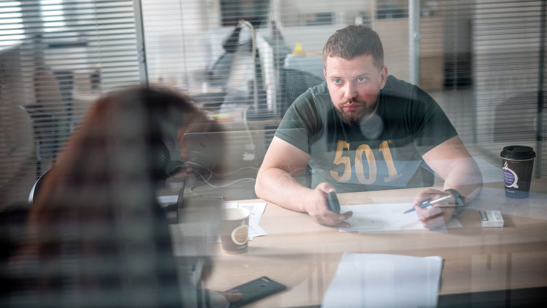 Утро в офисе компании Unim. Алексей Ремез, CEO Unim, на встрече. Фото – Даниил Примак.