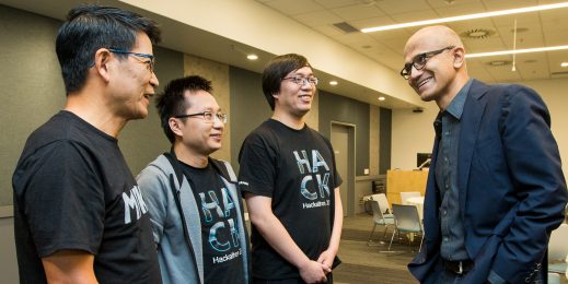 Встреча 13 сентября 2018 г. Справа налево: CEO Microsoft Сатья Наделла, Эдвард Лэй, Вэй Лю и Грег Сан. Фото: Дэн ДеЛонг.
