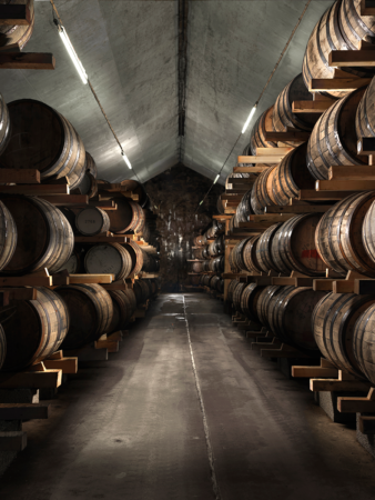 бочки в подвале шведского завода Mackmyra Whisky