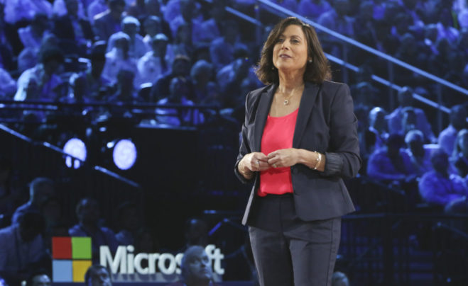 Гавриэлла Шустер, корпоративный вице-президент, One Commercial Partner, на сцене Microsoft Inspire 2019