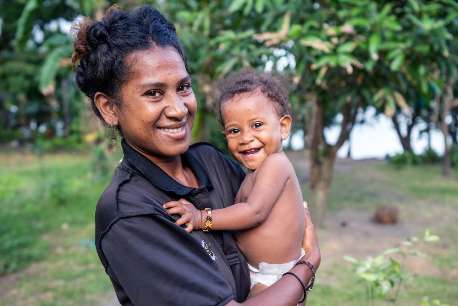 Мать с ребенком из Новой Британии, острова Новой Гвинеи.