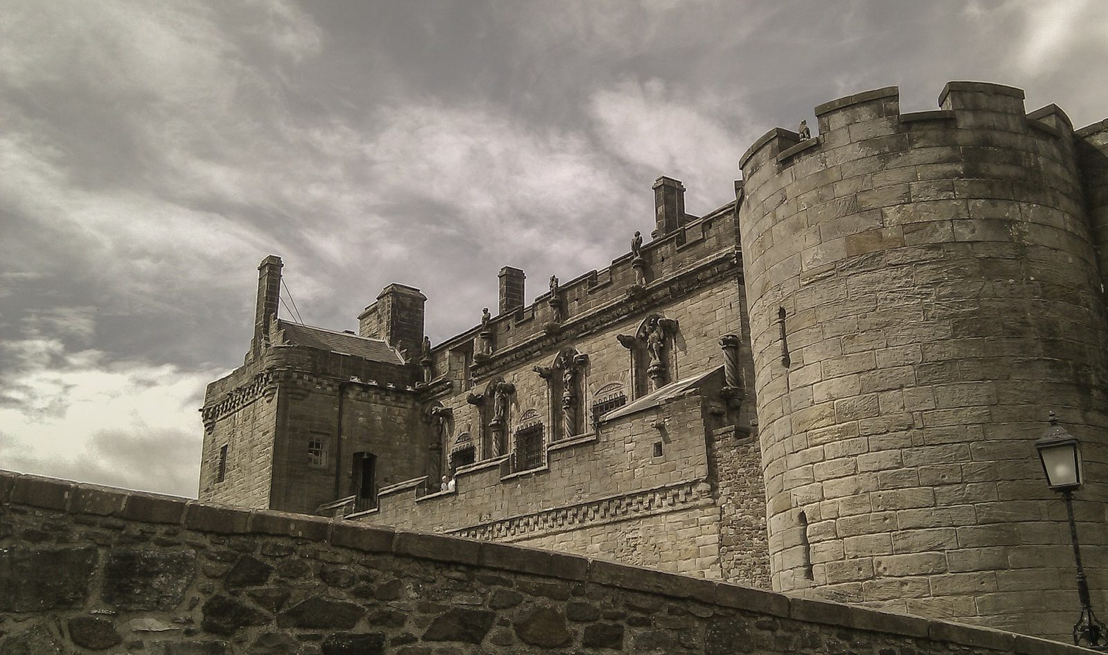 Заглавное фото: замок в Шотладнии (Sophia Hilmar/Pixabay).