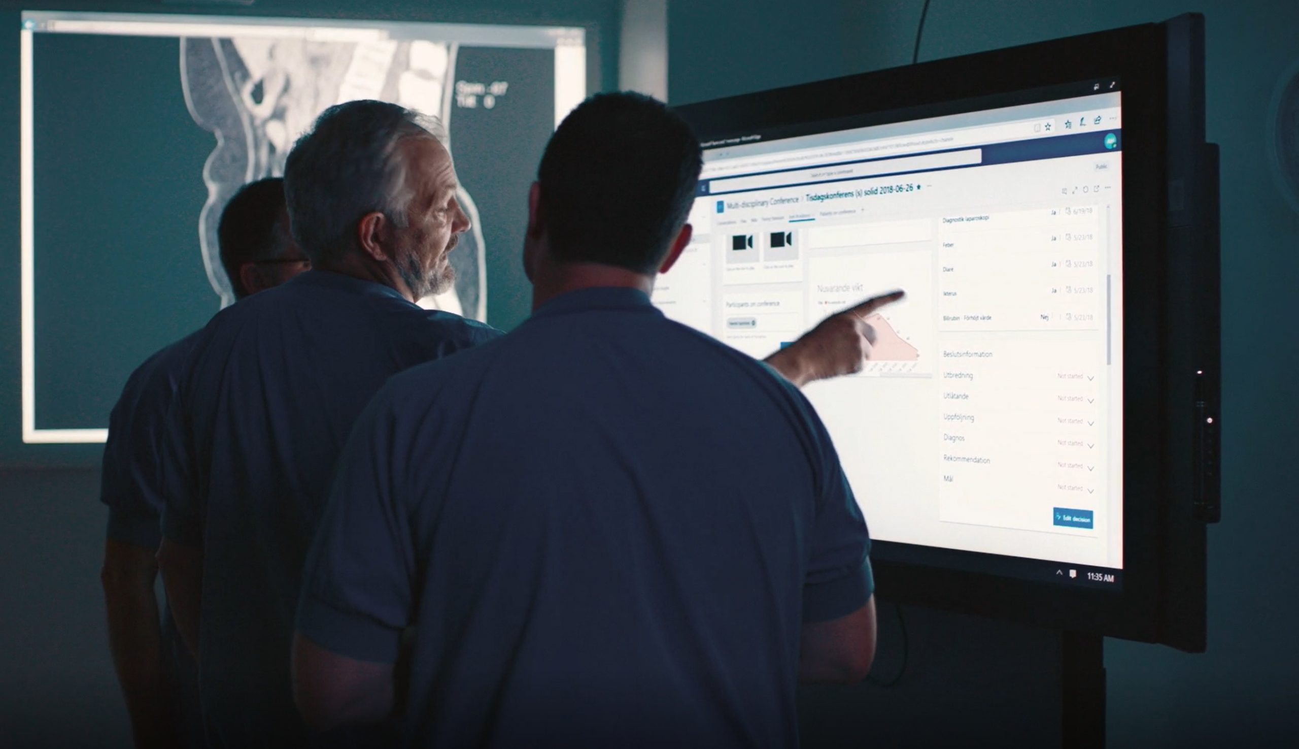 Surface Hub において Microsoft Teams を活用し、患者のケアを検討する臨床医