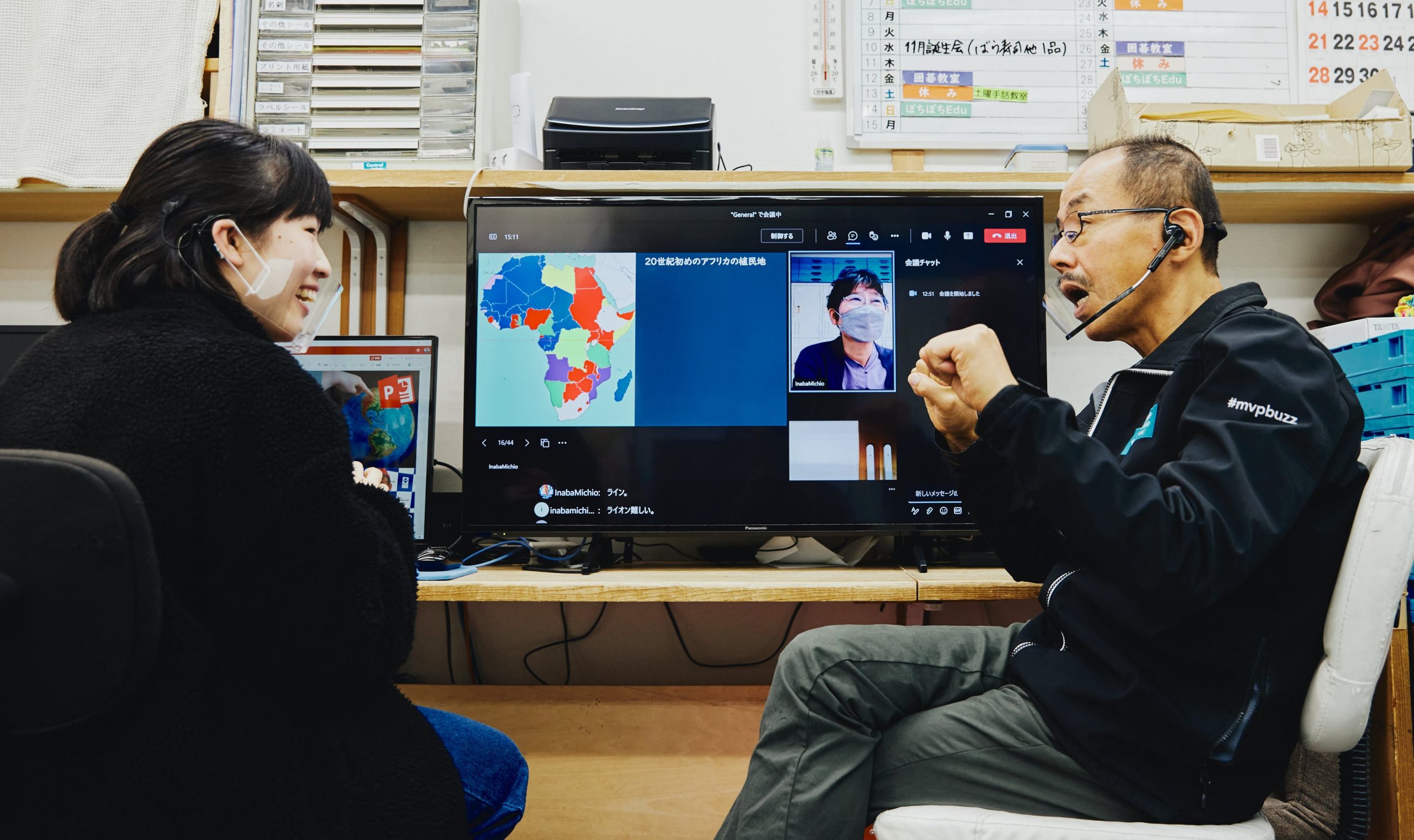 Microsoft Teams の キャプション機能を活用しながら生徒と会話する稲葉先生