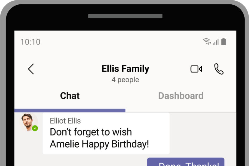 Phone screen showing a chat between 4 people