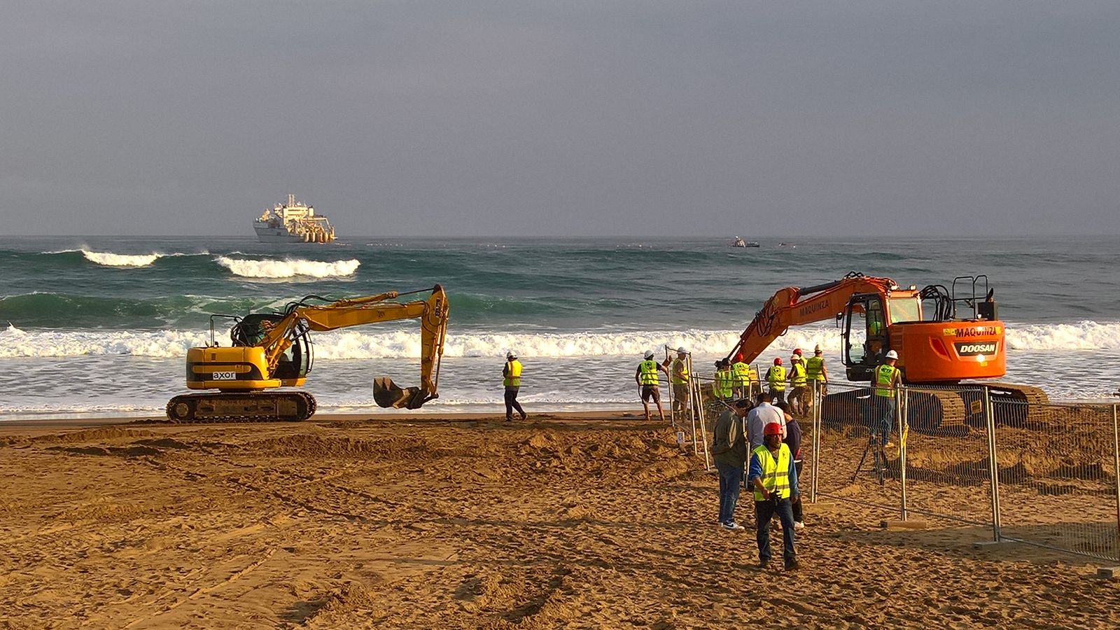 Playa de Sopelana, tendido del cable Proyecto Marea