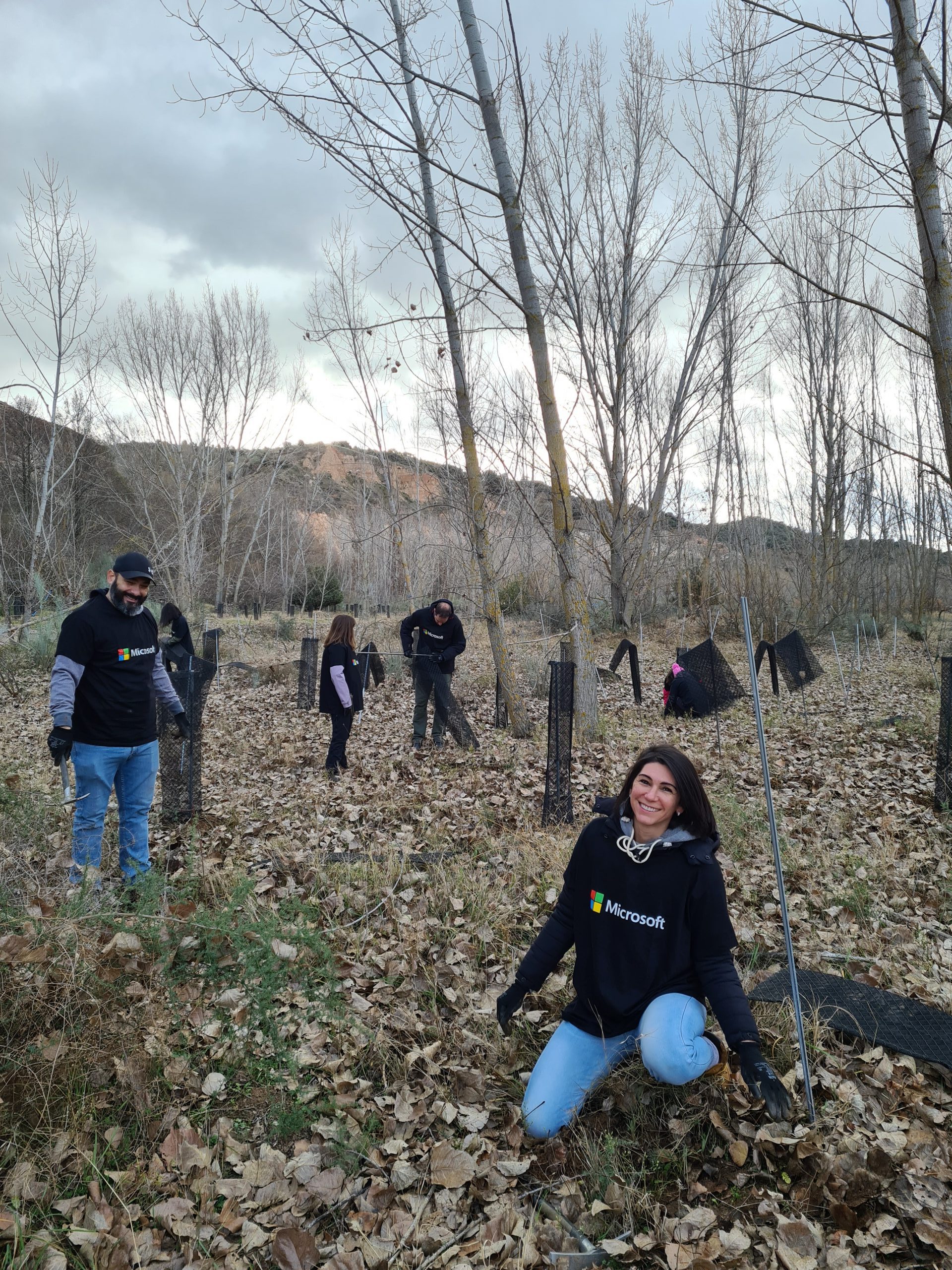 Voluntaria de Microsoft en lla acción de voluntariado de reforestación junto a Fundación Repsol