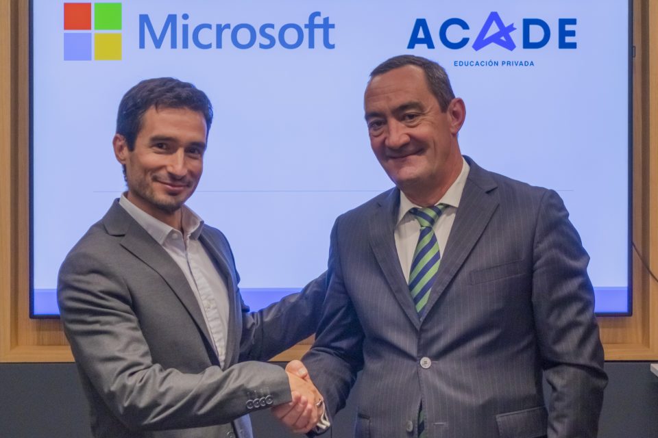 Firma acuerdo colaboración ACADE-Microsoft