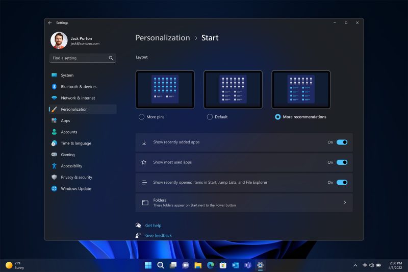 Dark mode desktop screen displaying Windows 11 personalization settings with options to customize start layout