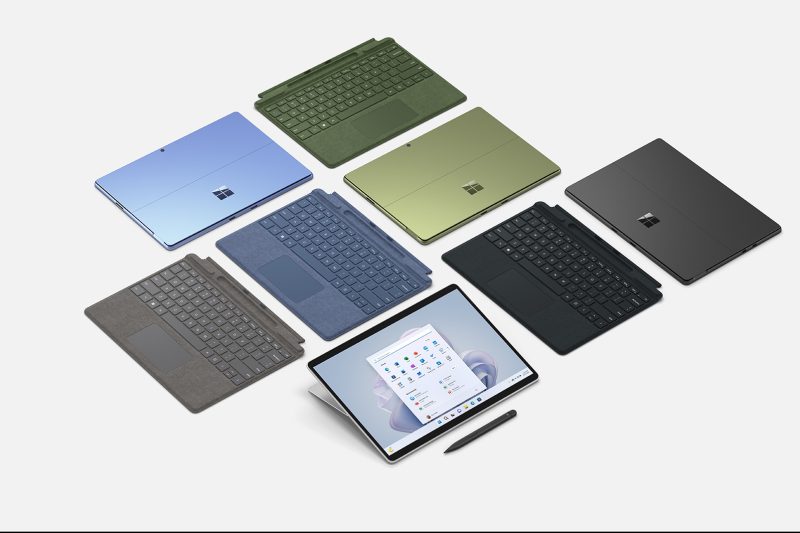 Four tablet PCs with detachable keyboards are arranged next to each other.