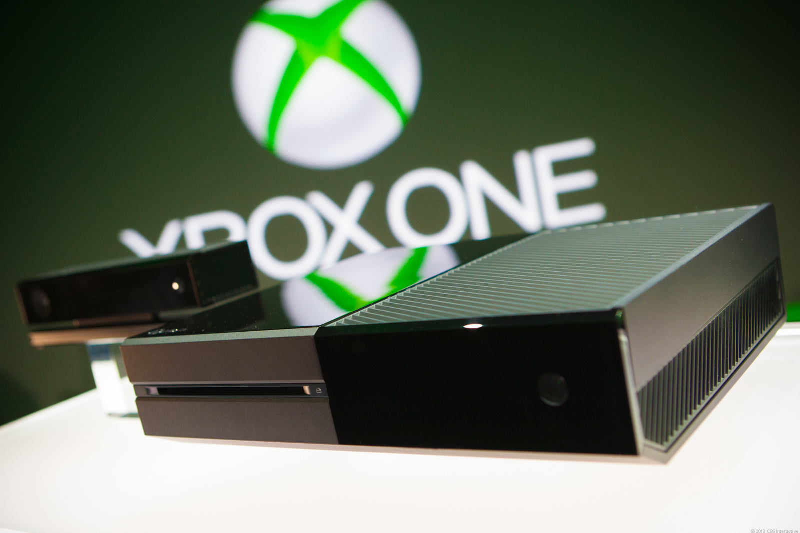 Xbox One is launched with new controller and new Kinect