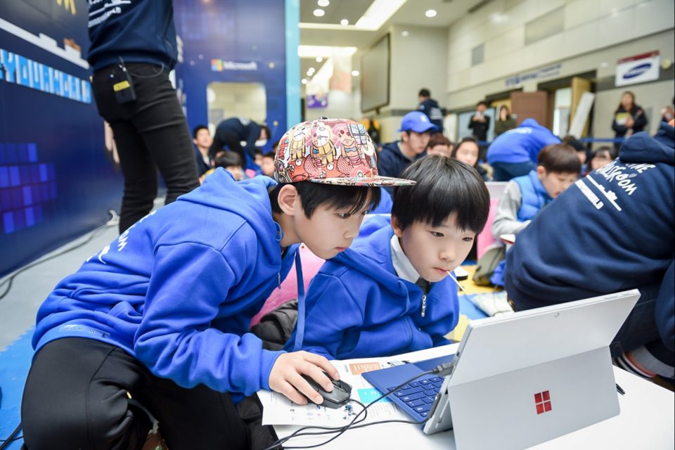 ‘한 시간의 코딩’으로 미래를 준비해요 한국마이크로소프트, ‘아워 오브 코드’ 캠페인 개최