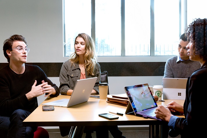 【新聞照片一】微軟Office 365再推導入人工智慧（AI）加值功能與服務，提供從個人到團隊全方位的雲端辦公協作解決方案，協助企業打造智慧化工作場域。